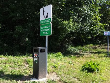 Koš za pasje iztrebke  Begunje 4 (NY) proti Malnom 3 foto Boštjan Otoničar